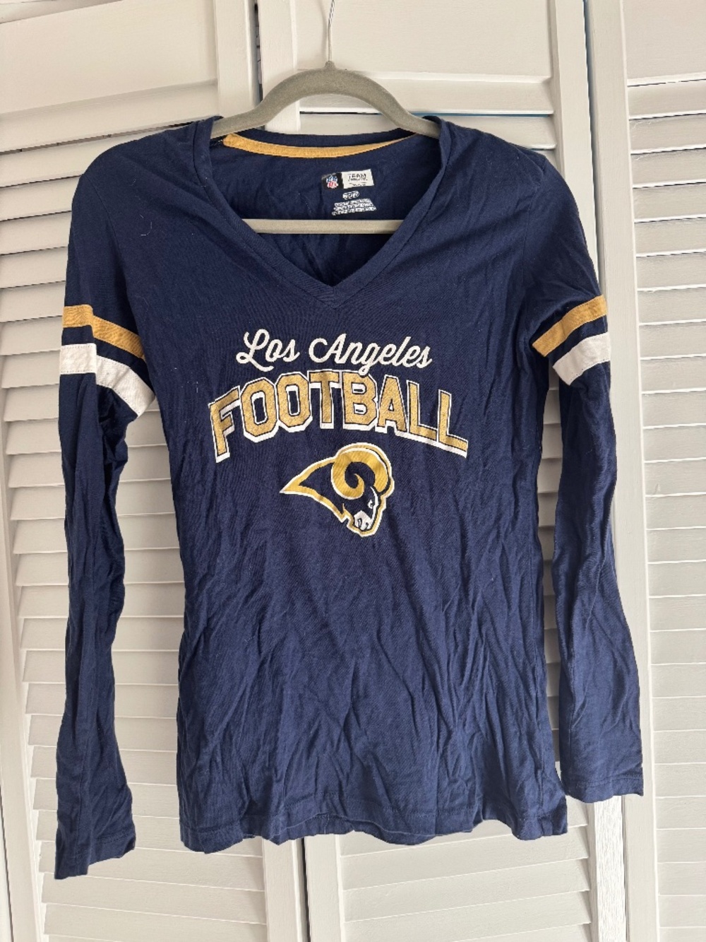 NFL Los Angeles Rams Long Sleeve V-Neck Football Tee – Women’s Size S